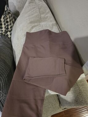 High-Waist Ribbed Leggings in Dusty Mauve